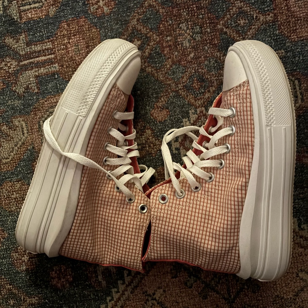 Platform gingham converse!